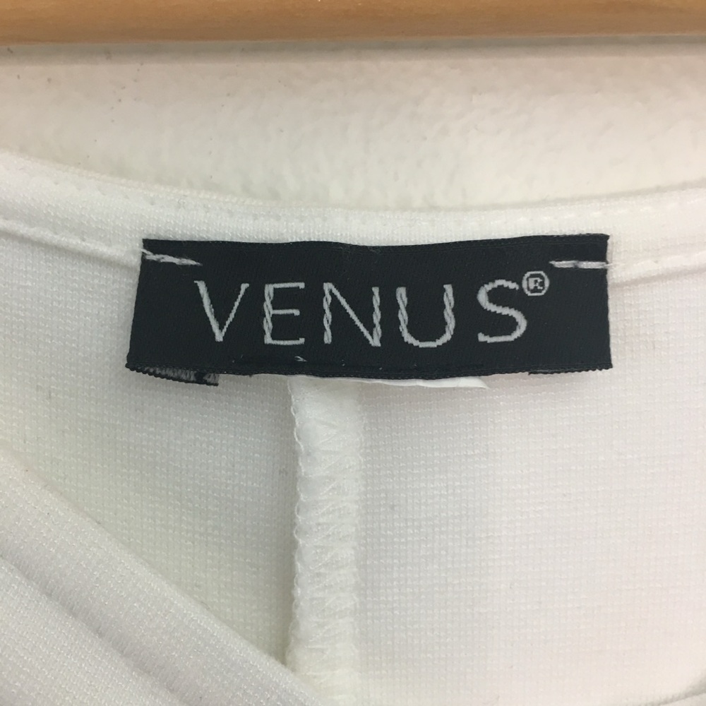 Venus | Elegant White Dress with Front Gold Chain Detail - Picture 7 of 10